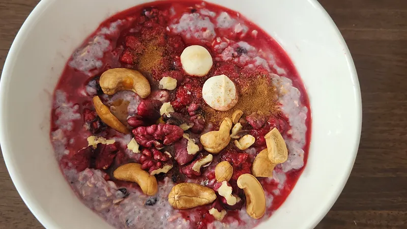 berry overnight oats