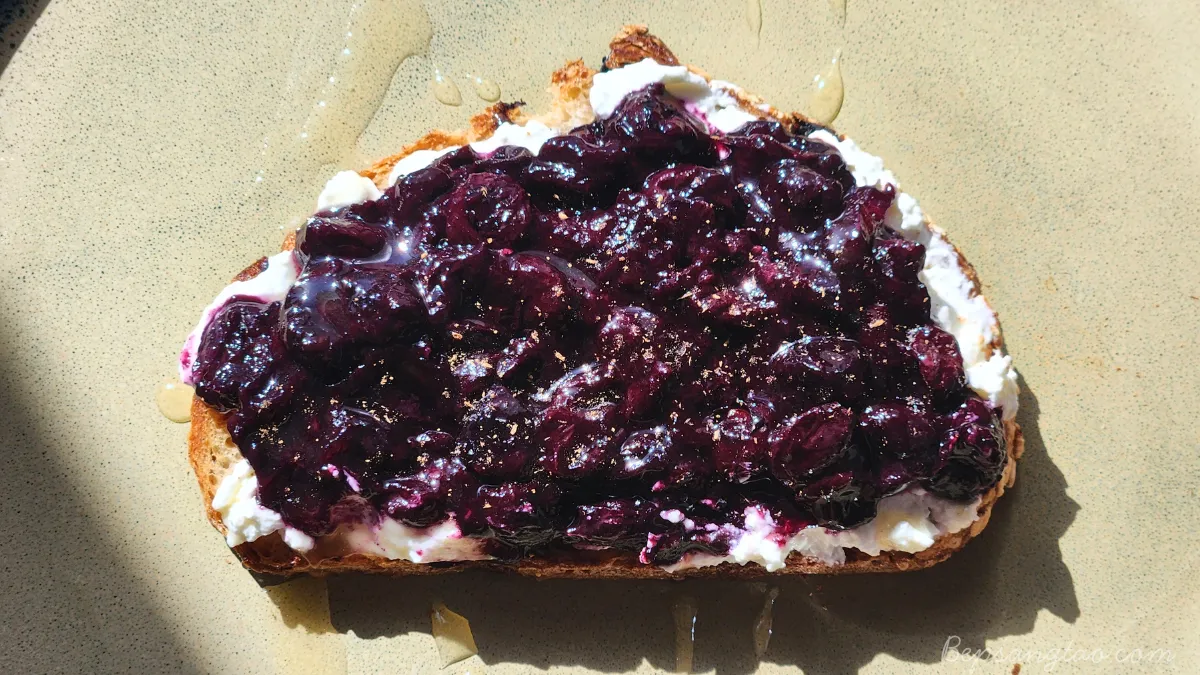 Sourdough Toast Sữa Chua Việt Quất