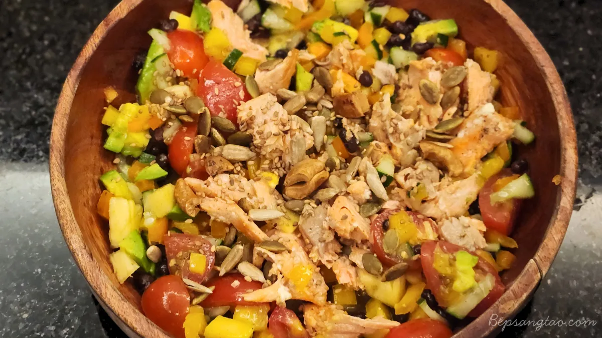 Salad Cá Hồi Sốt Chanh Dây